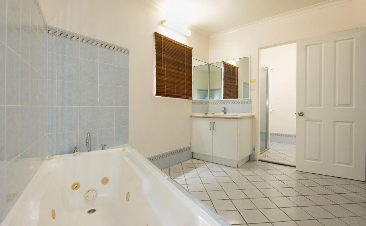 Coral Sands Motel Mackay Kültér fotó
