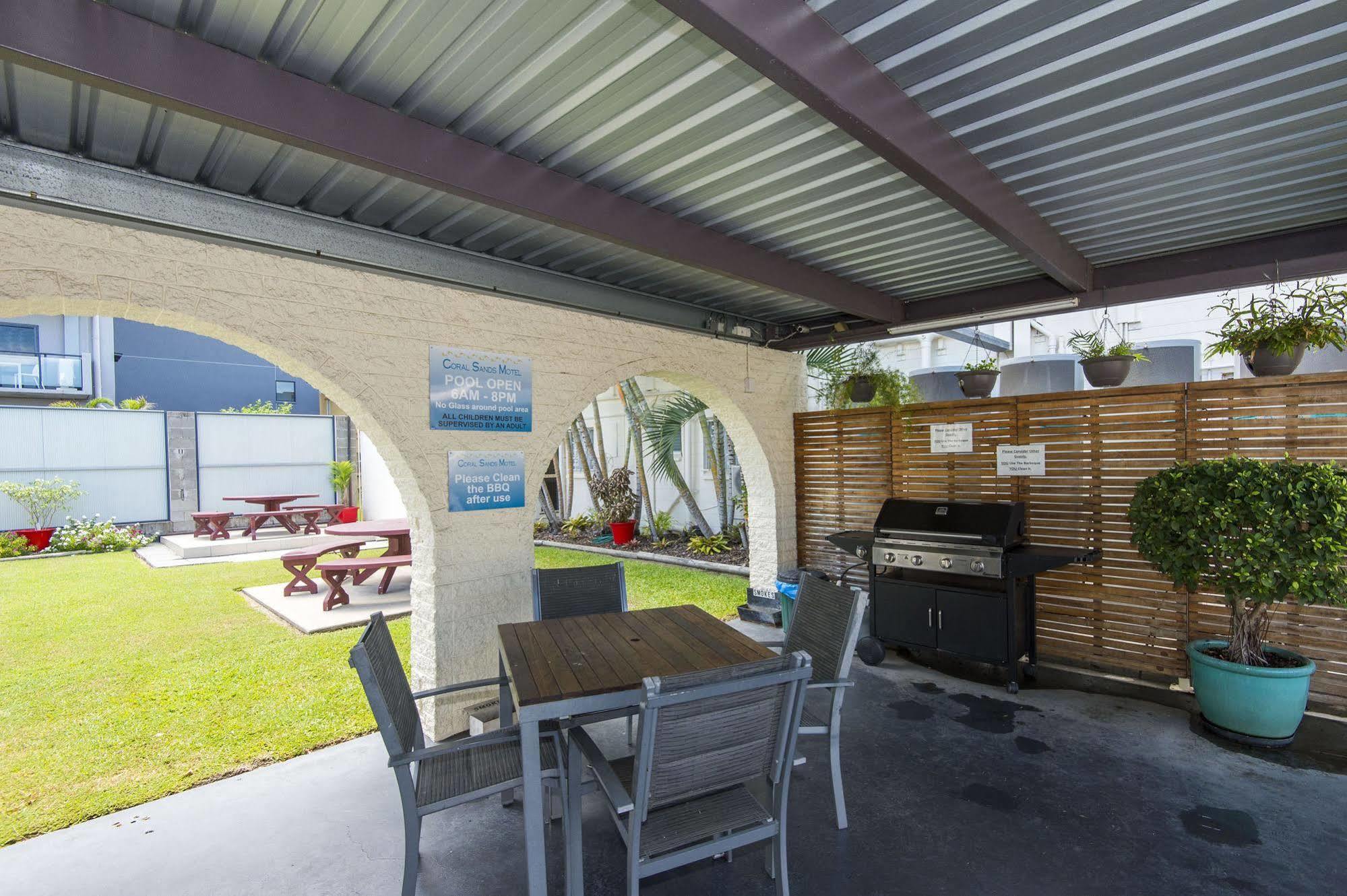Coral Sands Motel Mackay Kültér fotó
